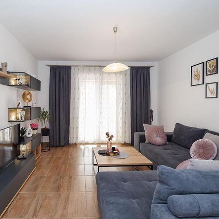 Spacious And Modern App With Big Terrace Malinska Exteriér fotografie