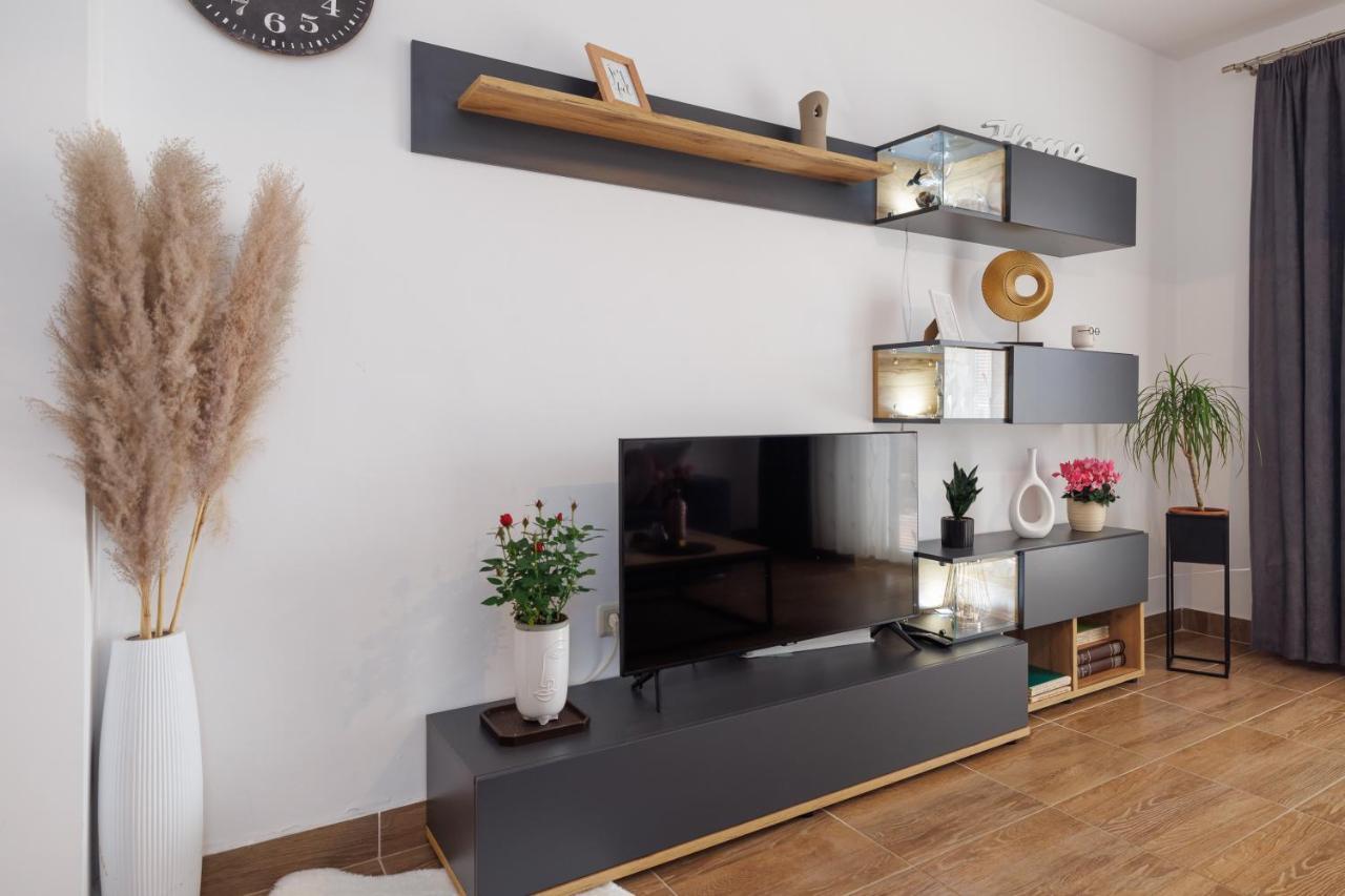 Spacious And Modern App With Big Terrace Malinska Exteriér fotografie