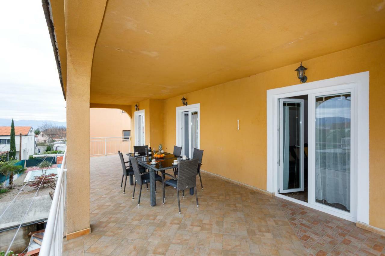 Spacious And Modern App With Big Terrace Malinska Exteriér fotografie