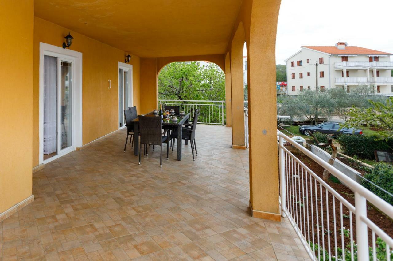 Spacious And Modern App With Big Terrace Malinska Exteriér fotografie